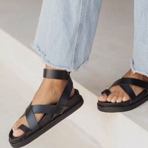 Elegant Black Cross-Strap Sandals
